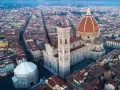 Vista aerea di Firenze, con il Duomo e il Campanile di Giotto che dominano il paesaggio urbano. Un'istantanea di "Firenze an einem Tag".