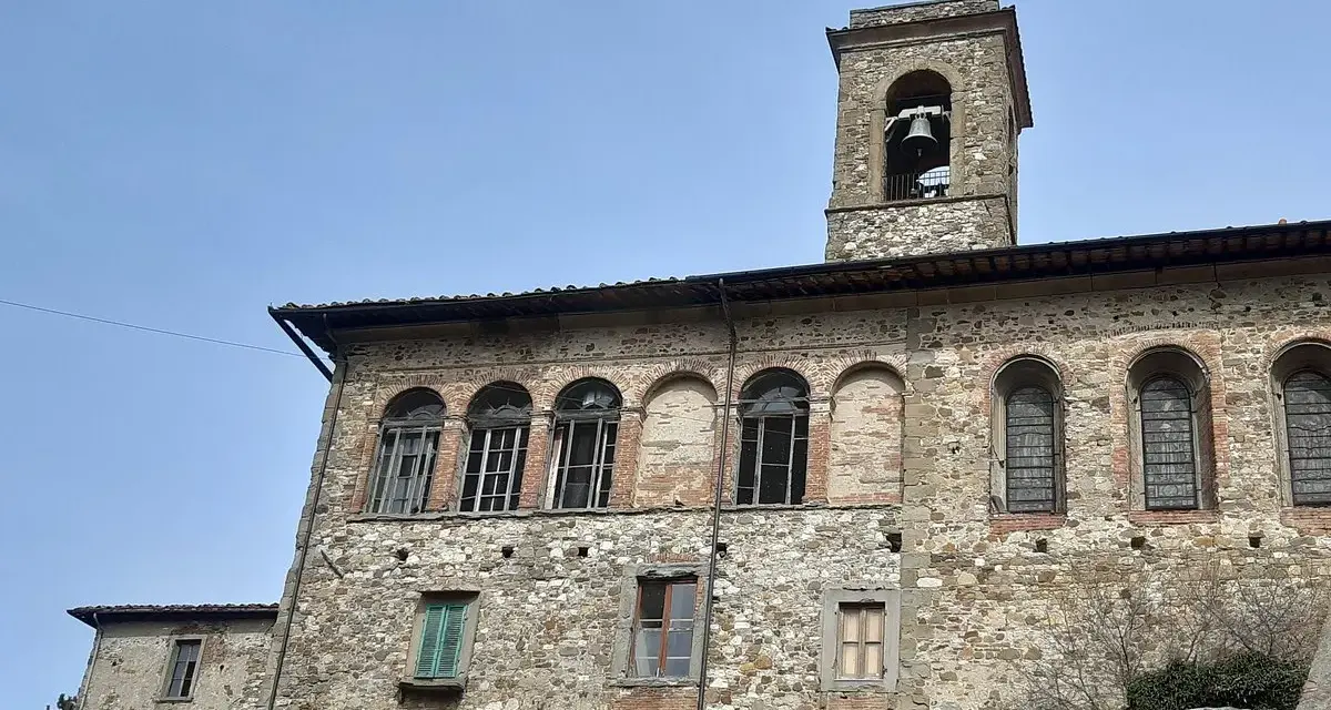 Antico palazzo con torre campanaria a Bibbiena. Un luogo ricco di storia, perfetto per scoprire cosa vedere.