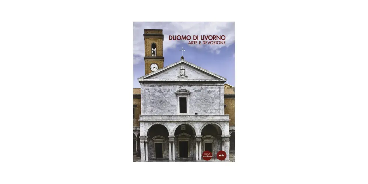 Il Duomo di Livorno, con la sua facciata in marmo e il campanile, è un simbolo di arte e devozione.