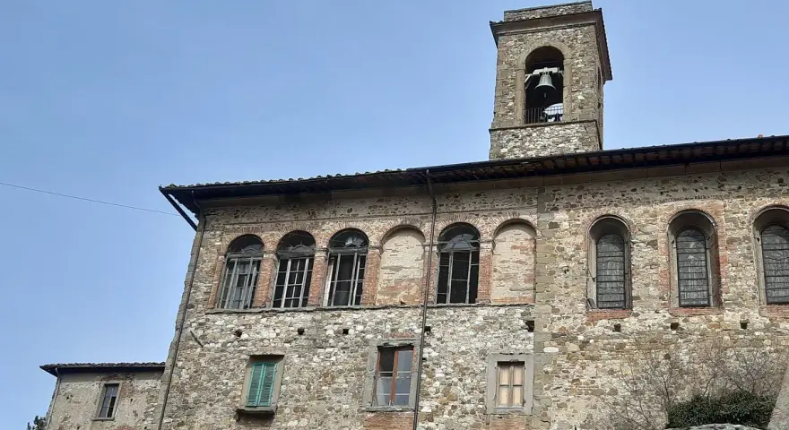 Antico palazzo con torre campanaria a Bibbiena. Un luogo ricco di storia, perfetto per scoprire cosa vedere.