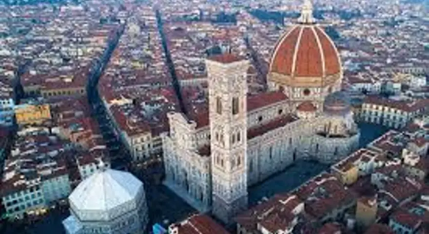 Vista aerea di Firenze, con il Duomo e il Campanile di Giotto che dominano il paesaggio urbano. Un'istantanea di "Firenze an einem Tag".