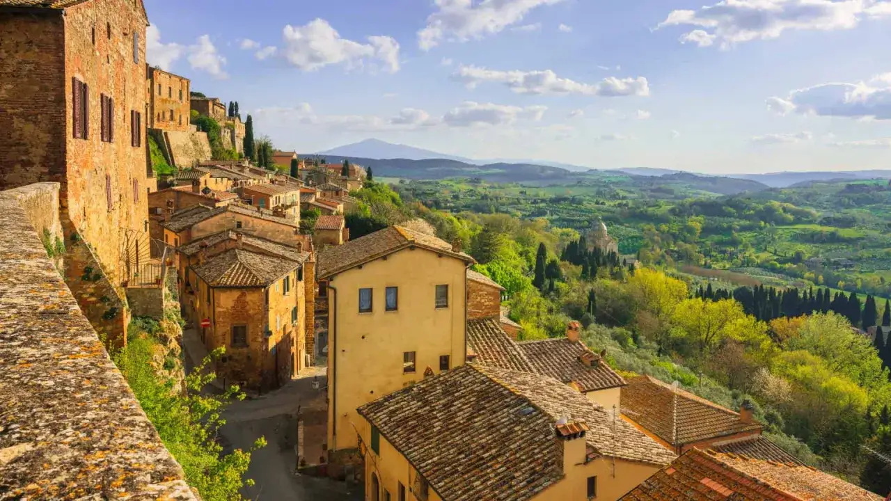 Panoramica di Montepulciano: cosa vedere tra i vicoli storici e le dolci colline toscane.